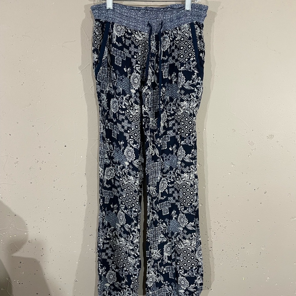 Hippie Laundry Blue with White Lounge Pants. Size Small.
